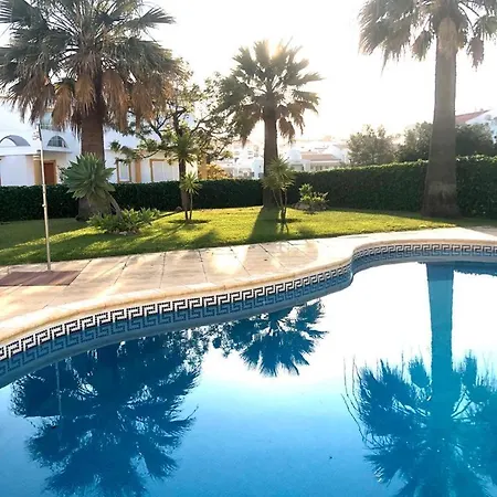 Apartment Spacious Pool & Patios