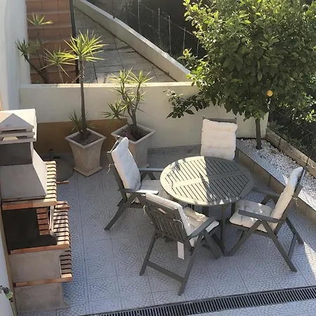 Spacious Pool & Patios Apartment *