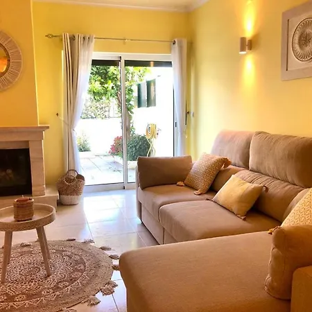 Apartment Spacious Pool & Patios