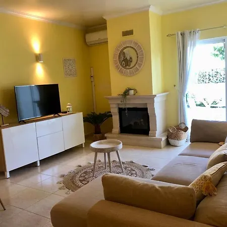 Spacious Pool & Patios Apartment *