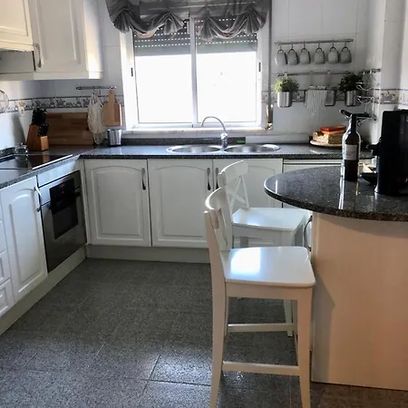 Spacious Pool & Patios Apartment *